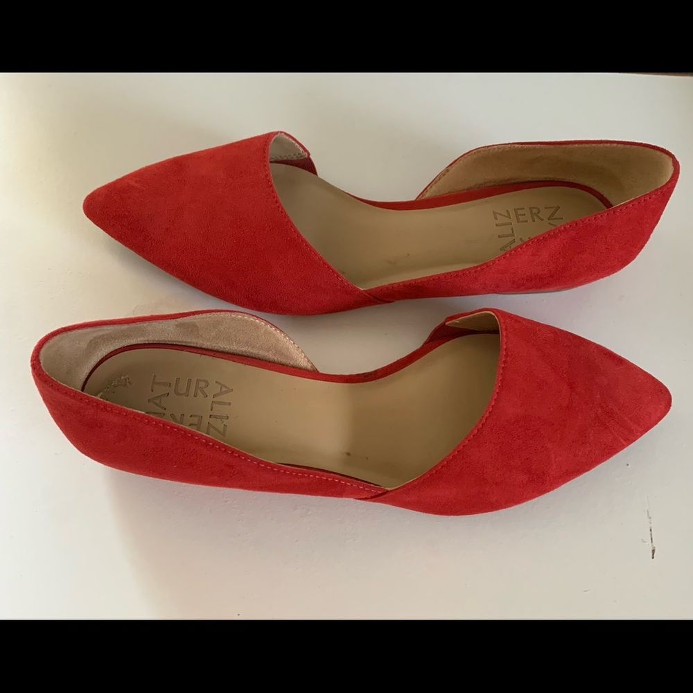 Red shoes used a few times. Size 7 but fits 8.